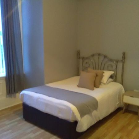 Newcastle West Hotel & Bar 客房 照片